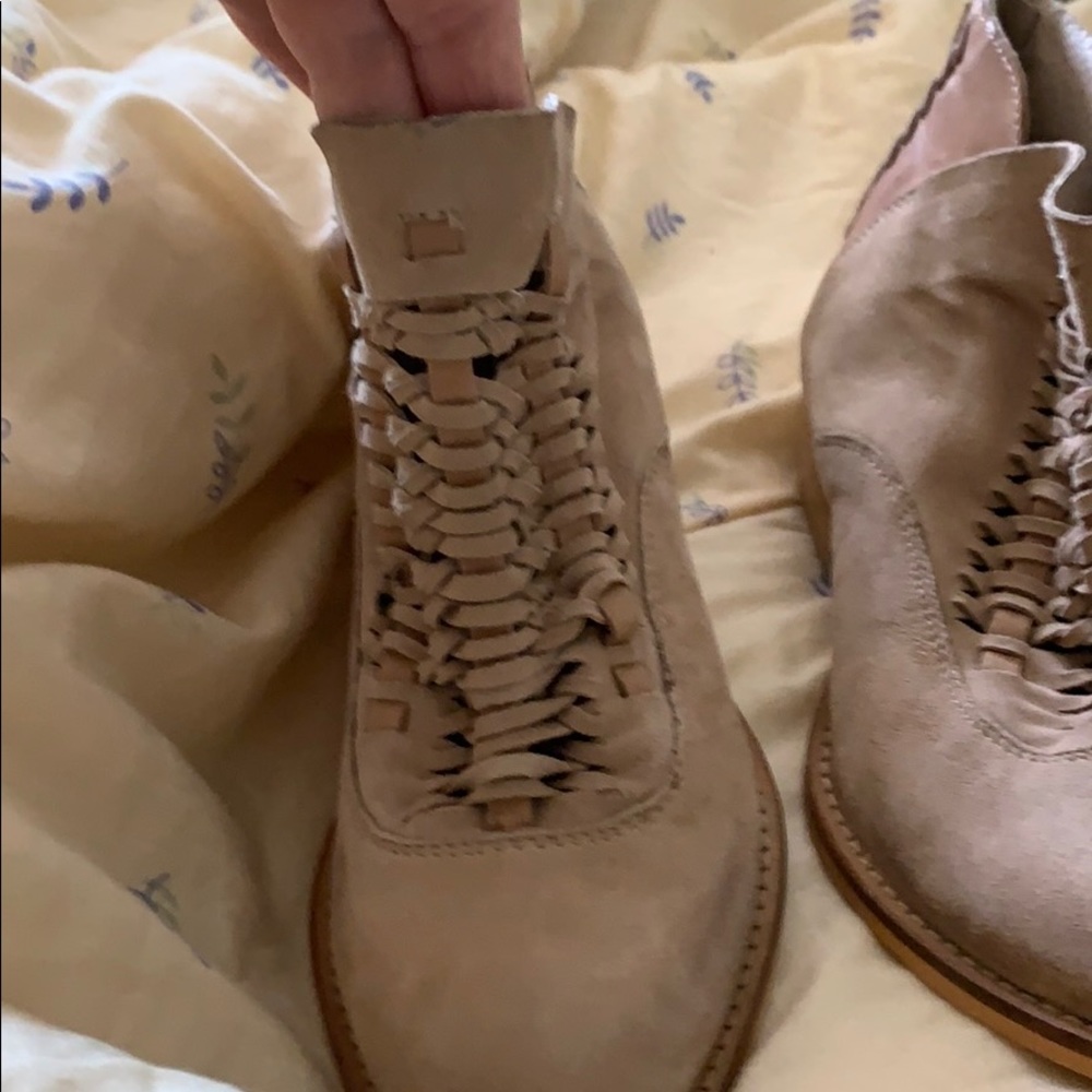 Boots - Picture 9 of 10